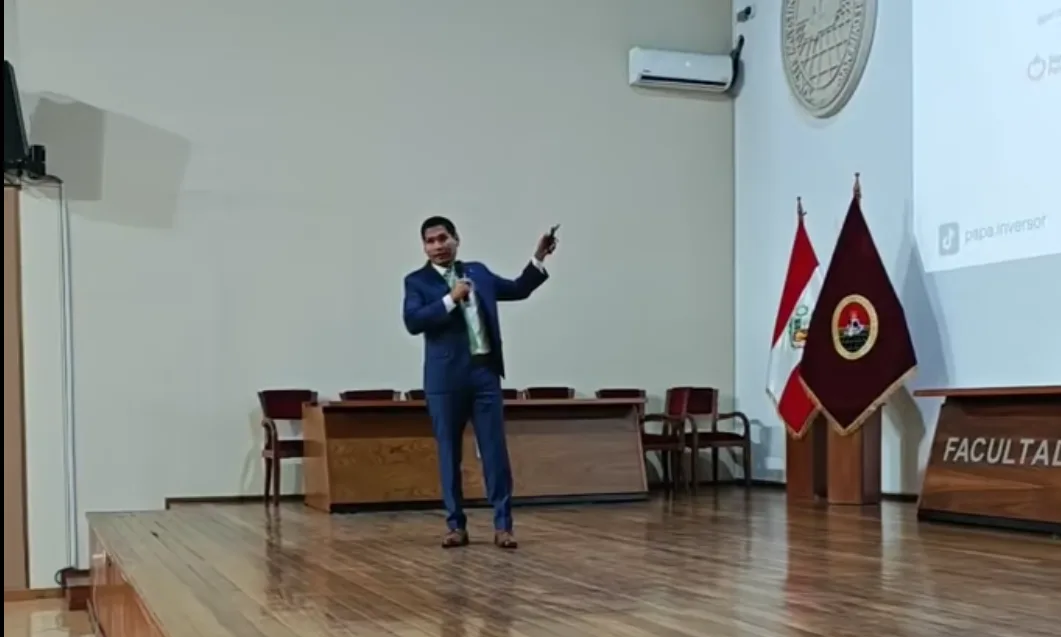 Ponencia en la Universidad Nacional Pedro Ruiz Gallo